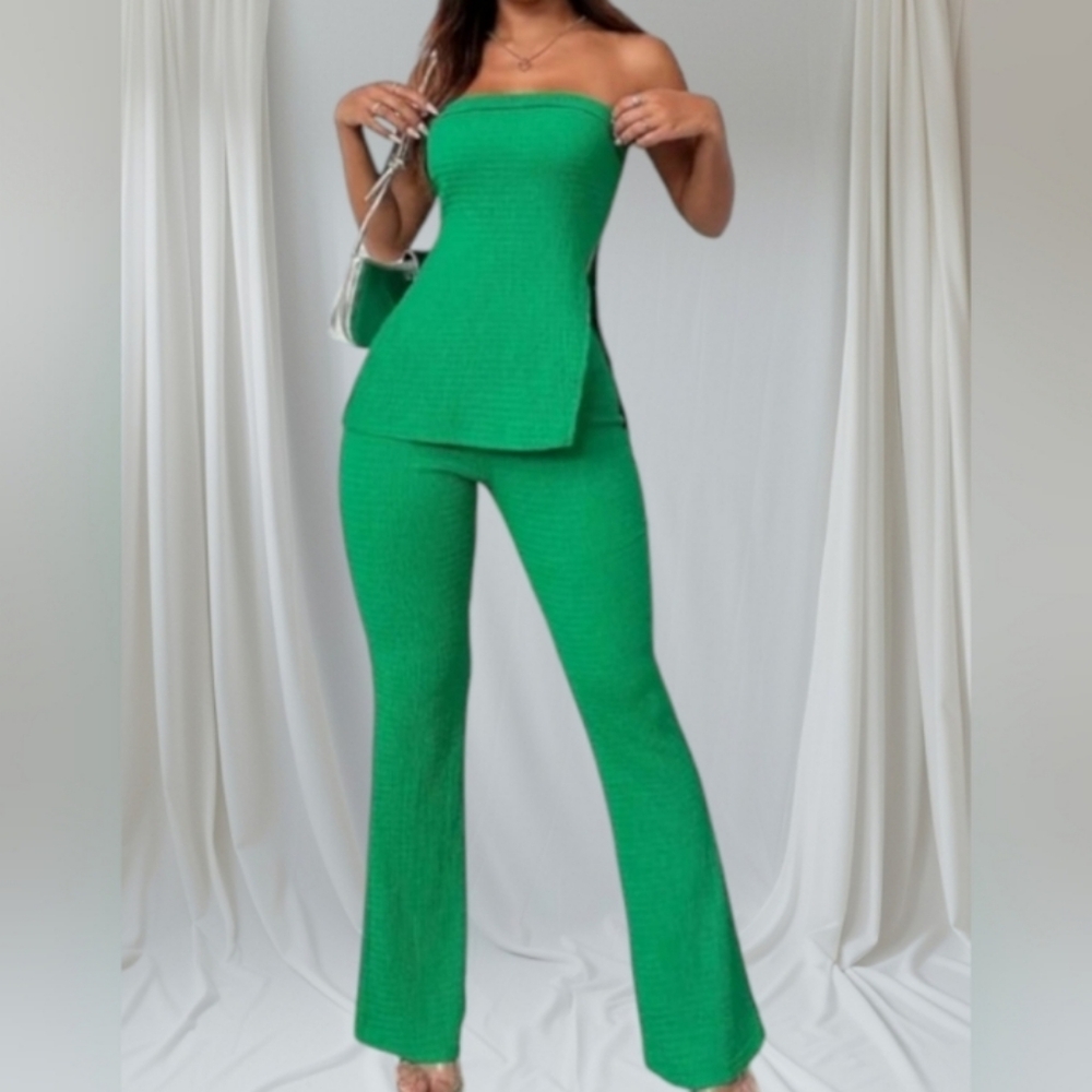 NWOT🌸 | Stylish Solid Color Suit, Side Slit Sleeveless Top and Flare Pants.